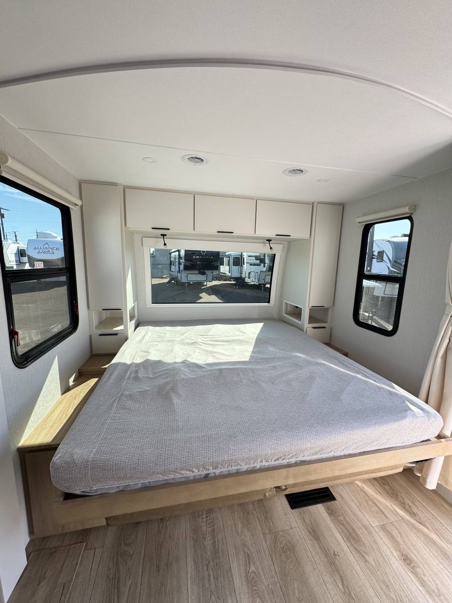 2026 Winnebago 2026 Winnebago Thrive - thumbnail 15