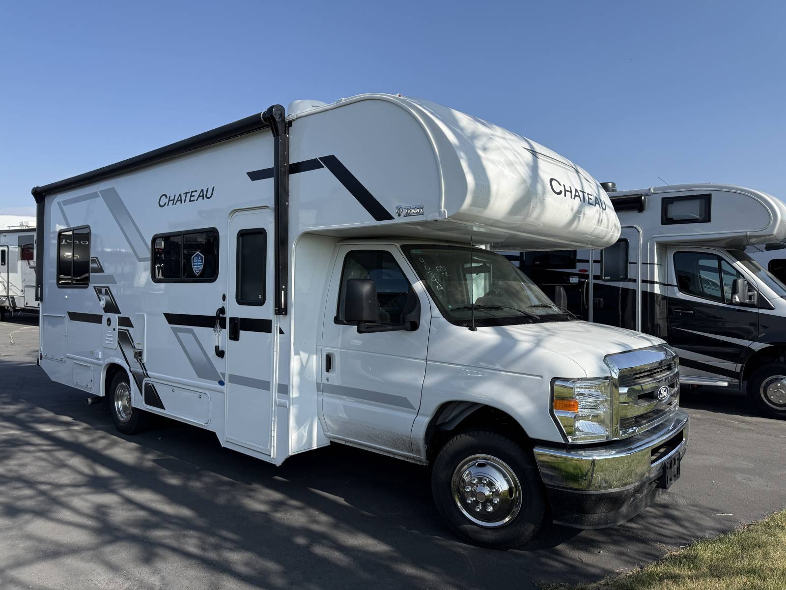 2026 Thor Motor Coach 2026 Thor Motor Coach Chateau - thumbnail 3