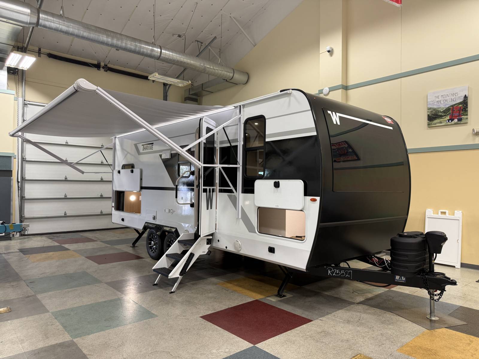 2026 Winnebago 2026 Winnebago Thrive - thumbnail 1