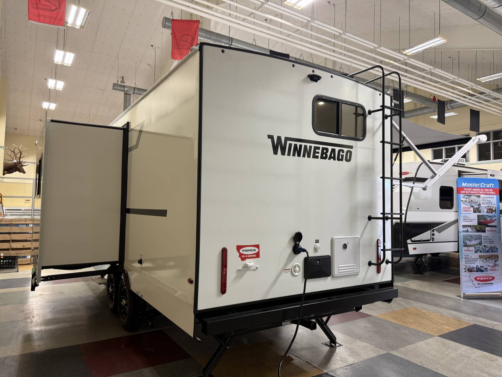 2026 Winnebago 2026 Winnebago Thrive - thumbnail 4