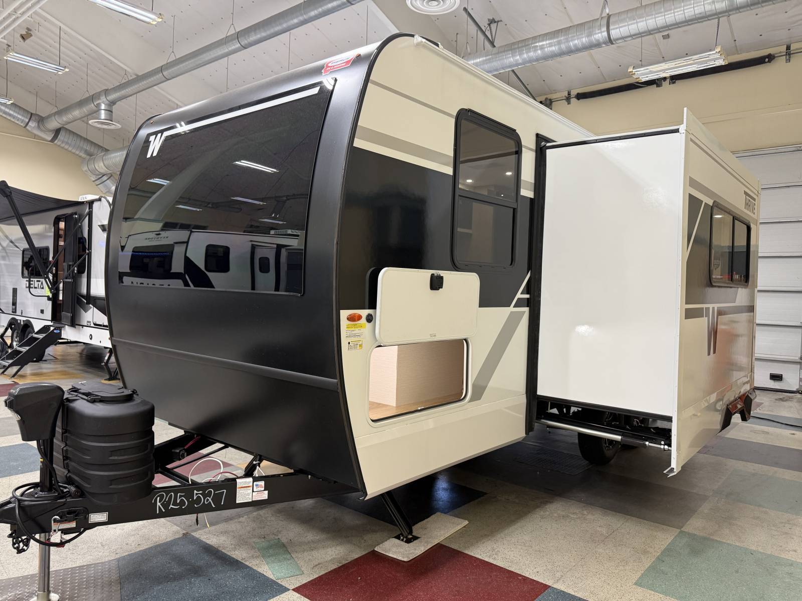 2026 Winnebago 2026 Winnebago Thrive - thumbnail 5