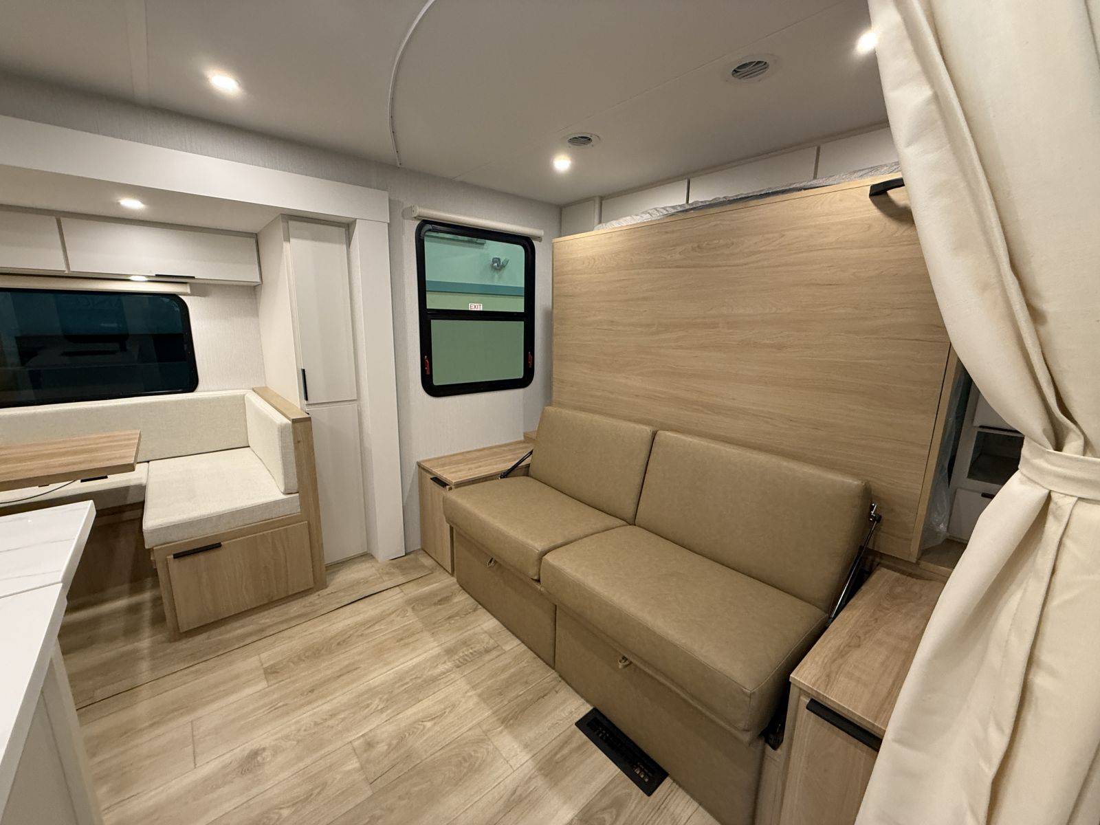 2026 Winnebago 2026 Winnebago Thrive - thumbnail 10