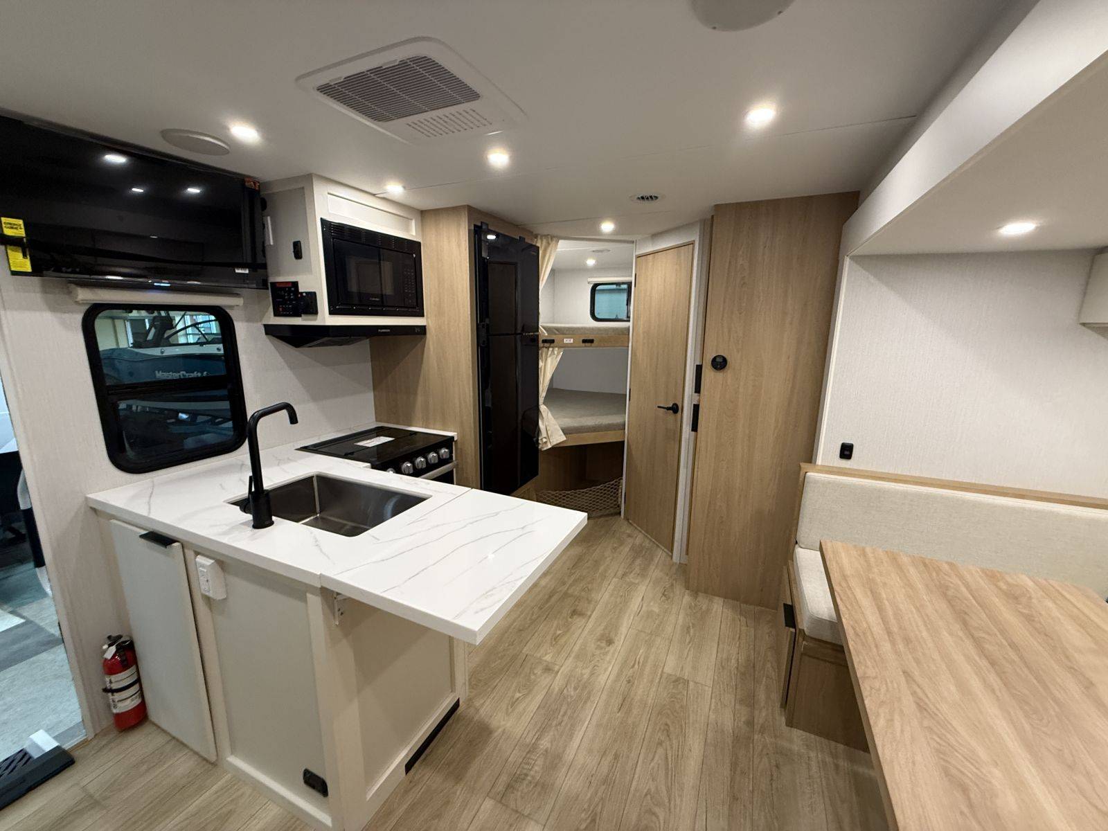 2026 Winnebago 2026 Winnebago Thrive - thumbnail 12