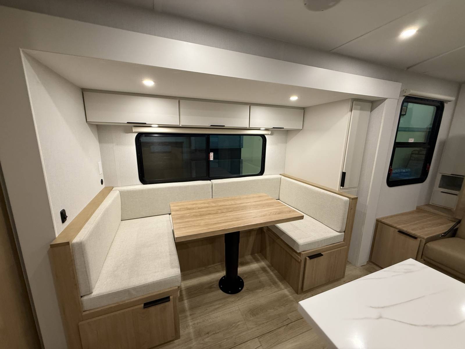 2026 Winnebago 2026 Winnebago Thrive - thumbnail 14