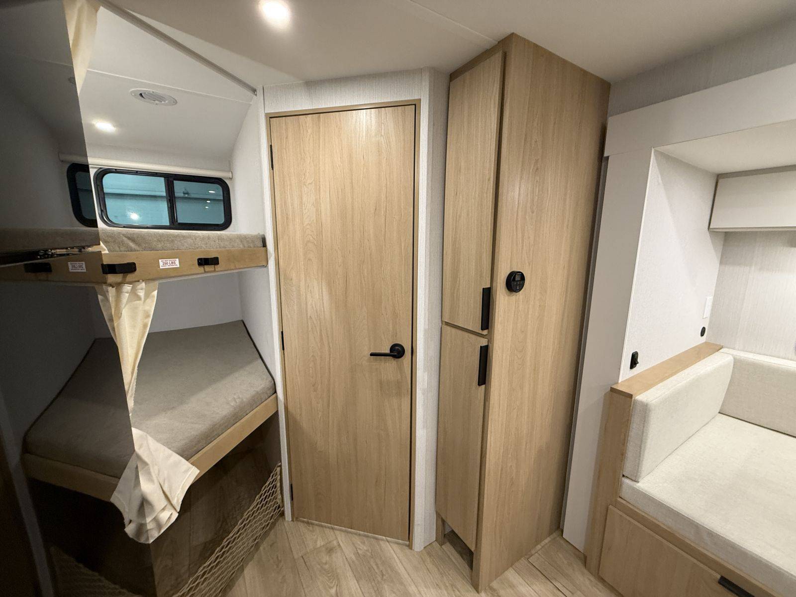 2026 Winnebago 2026 Winnebago Thrive - thumbnail 15