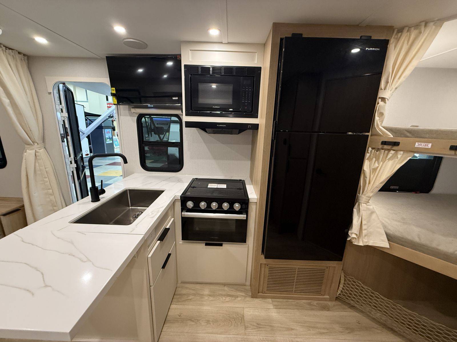 2026 Winnebago 2026 Winnebago Thrive - thumbnail 16