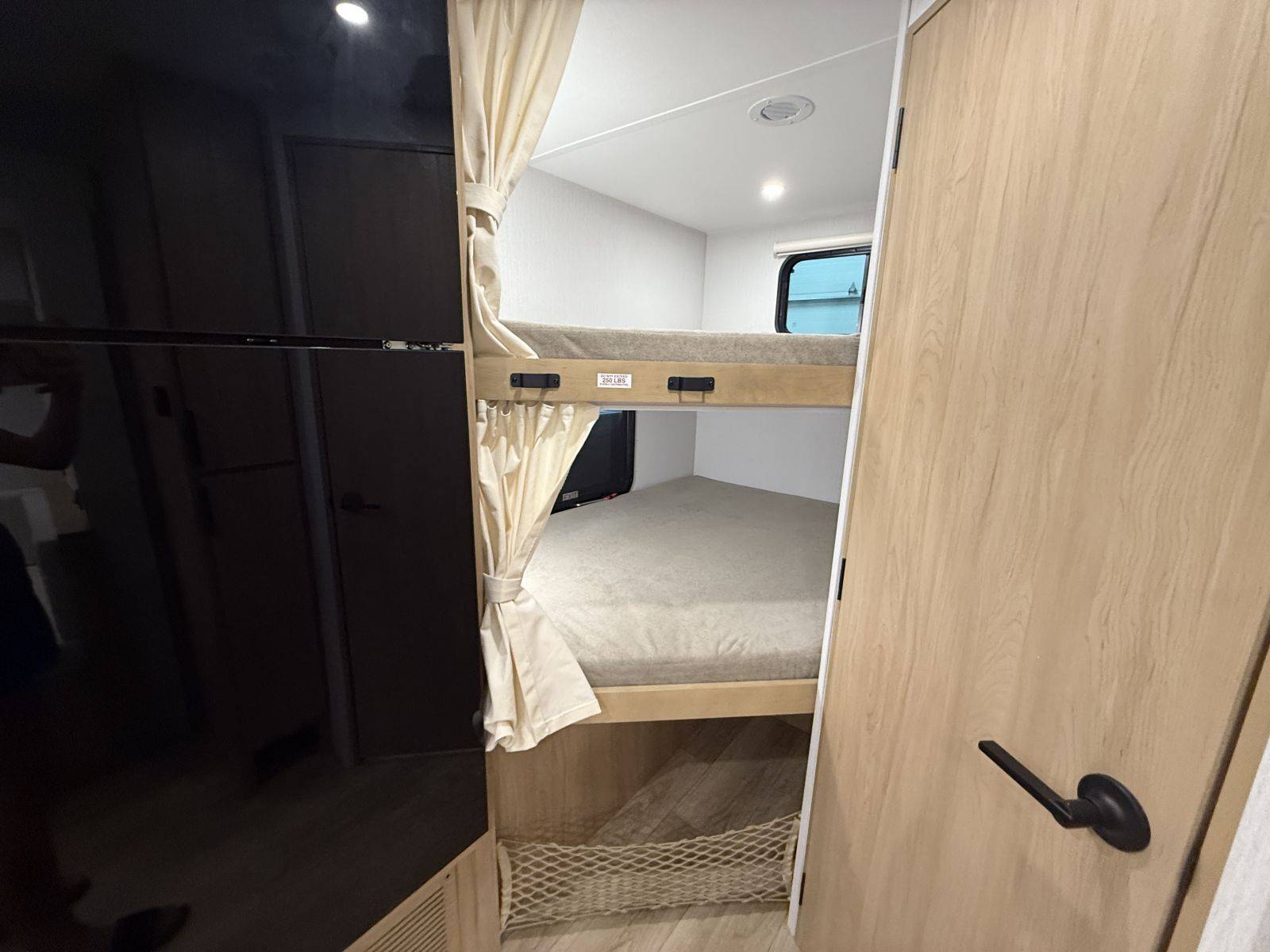 2026 Winnebago 2026 Winnebago Thrive - thumbnail 17