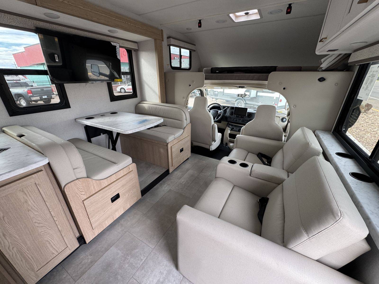 2026 Thor Motor Coach 2026 Thor Motor Coach Chateau - thumbnail 7