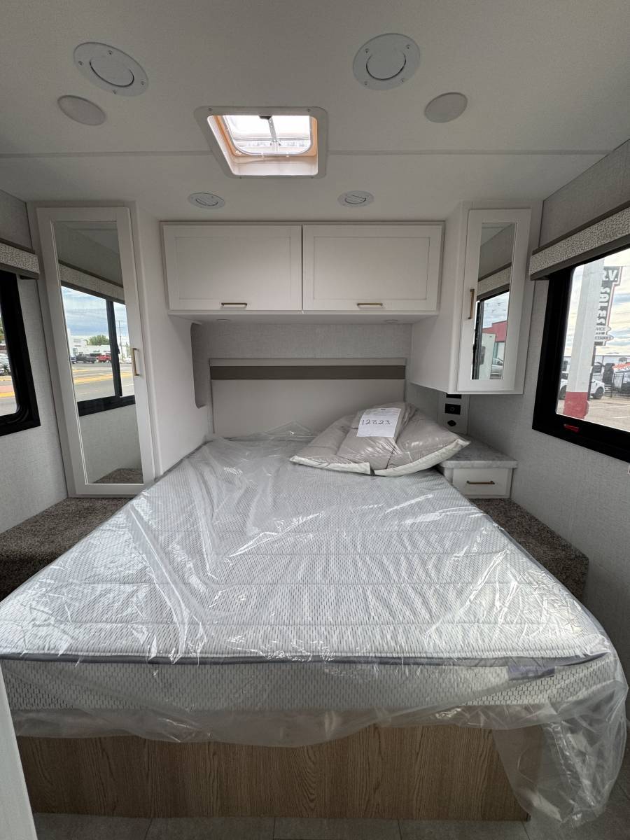 2026 Thor Motor Coach 2026 Thor Motor Coach Chateau - thumbnail 12