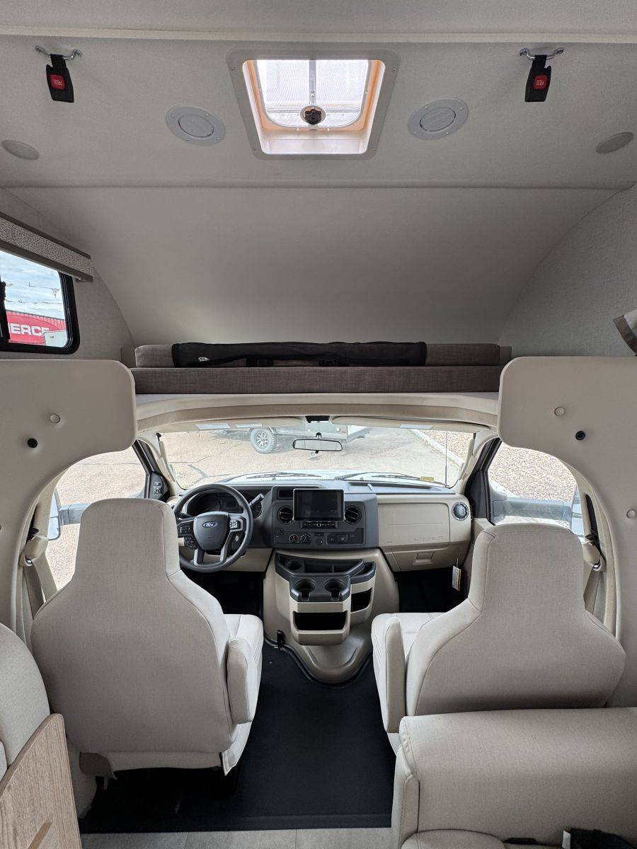 2026 Thor Motor Coach 2026 Thor Motor Coach Chateau - thumbnail 13