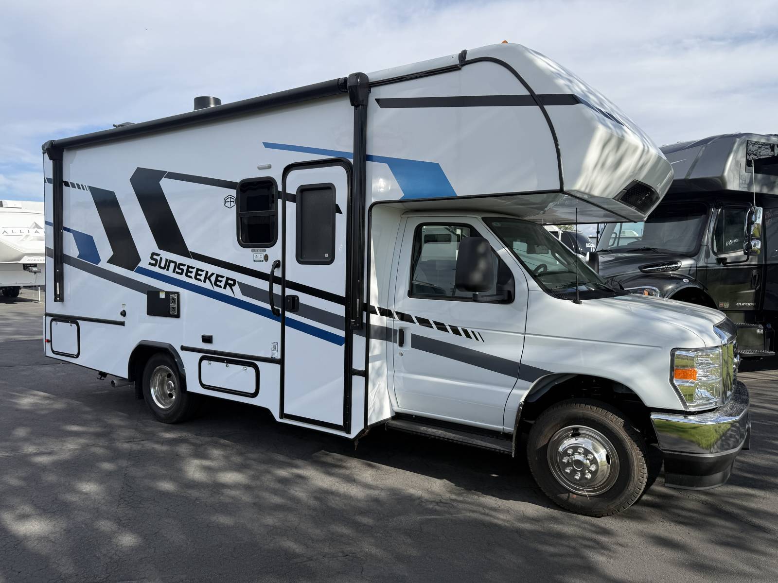 2026 Forest River RV 2026 Forest River RV Sunseeker - thumbnail 3