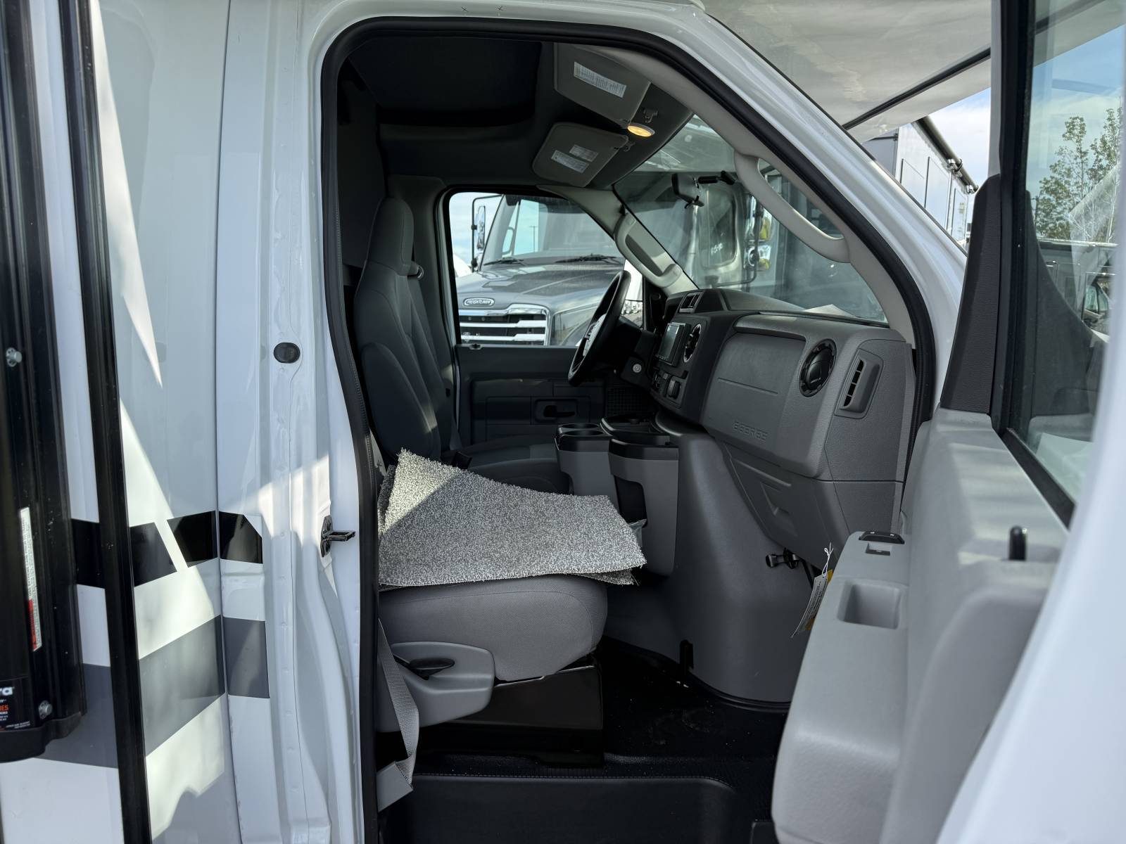 2026 Forest River RV 2026 Forest River RV Sunseeker - thumbnail 9