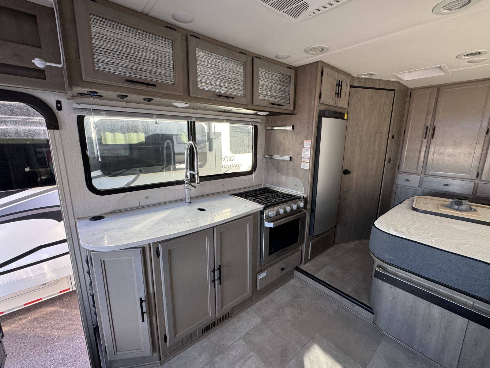 2020 Coachmen 2020 Coachmen Prism - thumbnail 7