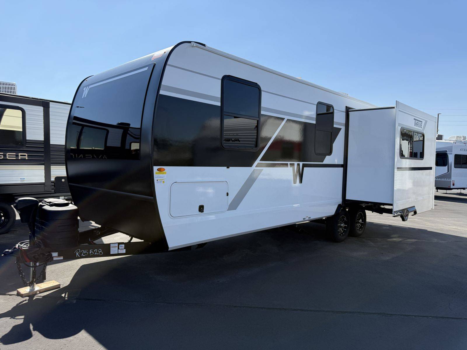 2026 Winnebago 2026 Winnebago Thrive - thumbnail 1