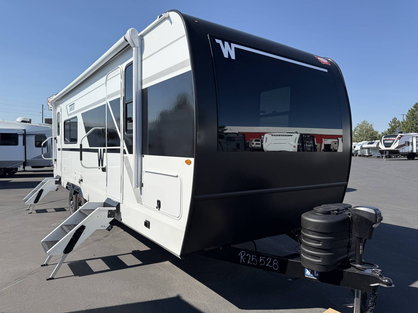 2026 Winnebago 2026 Winnebago Thrive - thumbnail 3