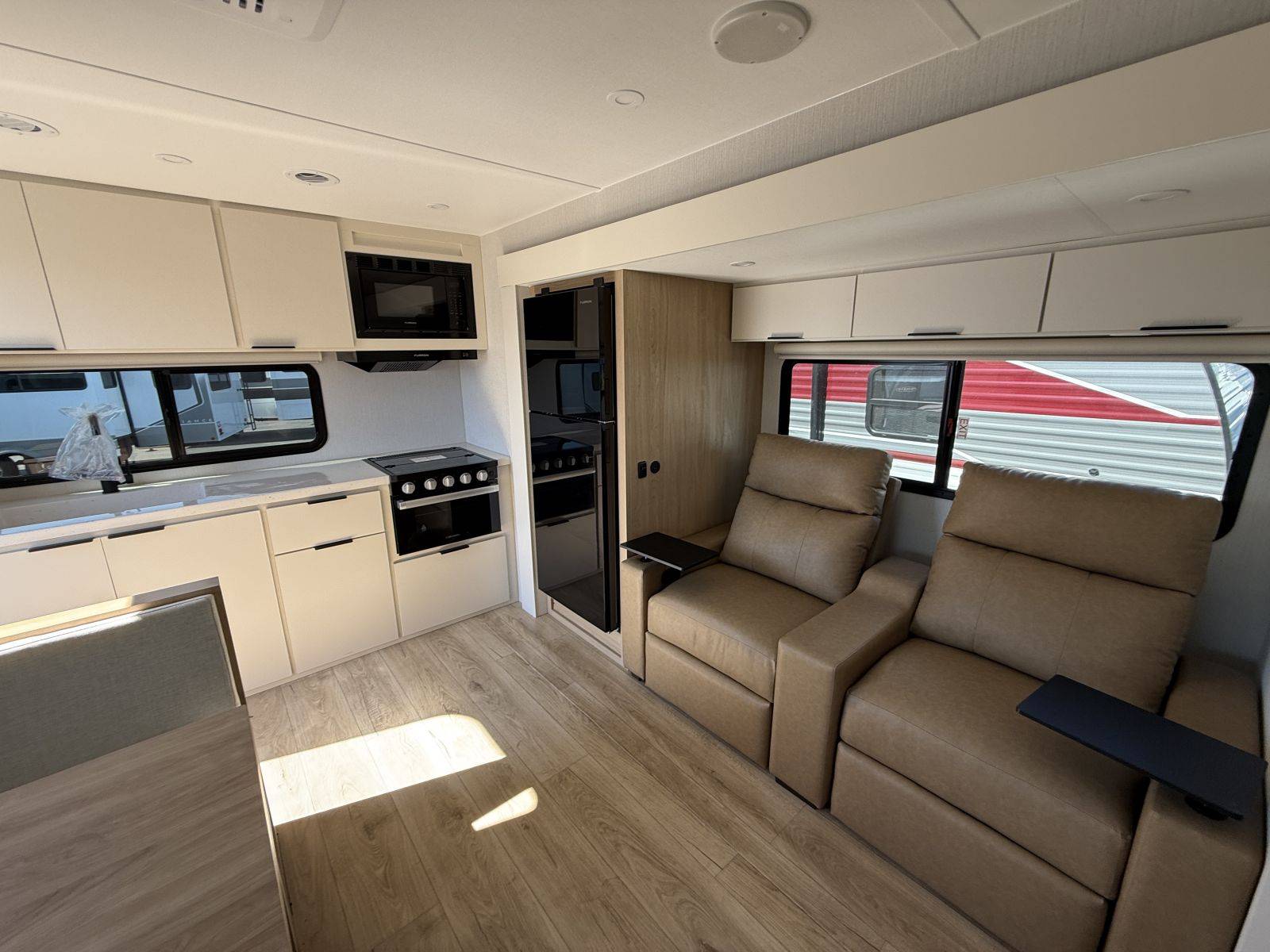 2026 Winnebago 2026 Winnebago Thrive - thumbnail 13