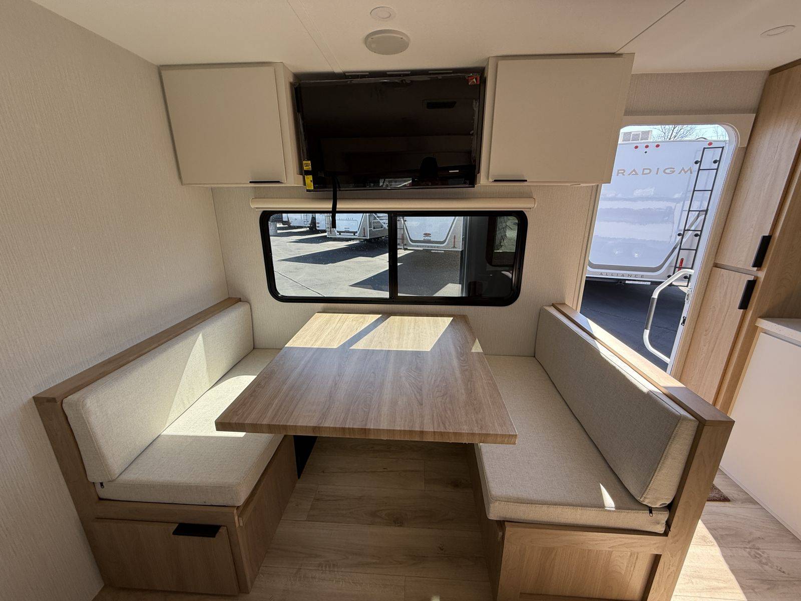 2026 Winnebago 2026 Winnebago Thrive - thumbnail 16