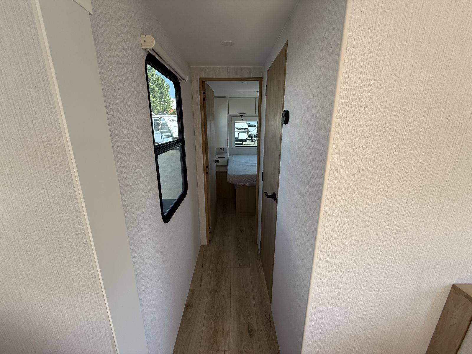 2026 Winnebago 2026 Winnebago Thrive - thumbnail 17