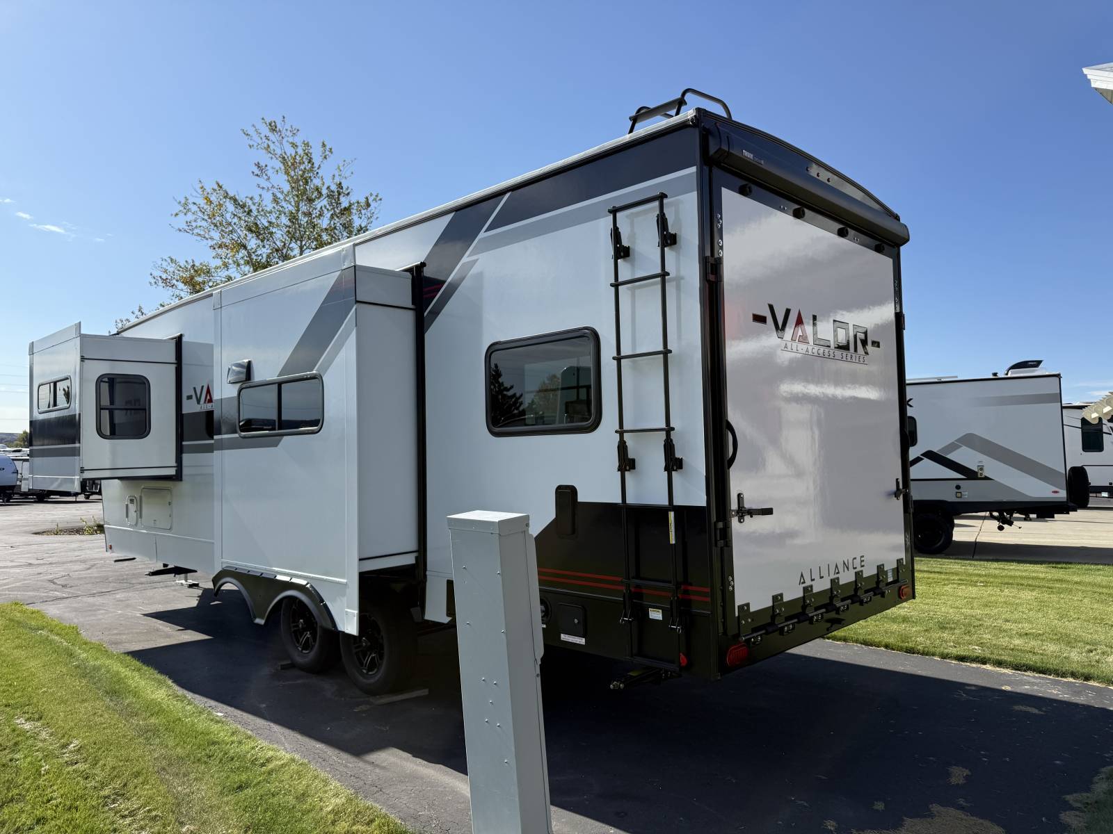 2026 Alliance RV 2026 Alliance RV Valor - thumbnail 4