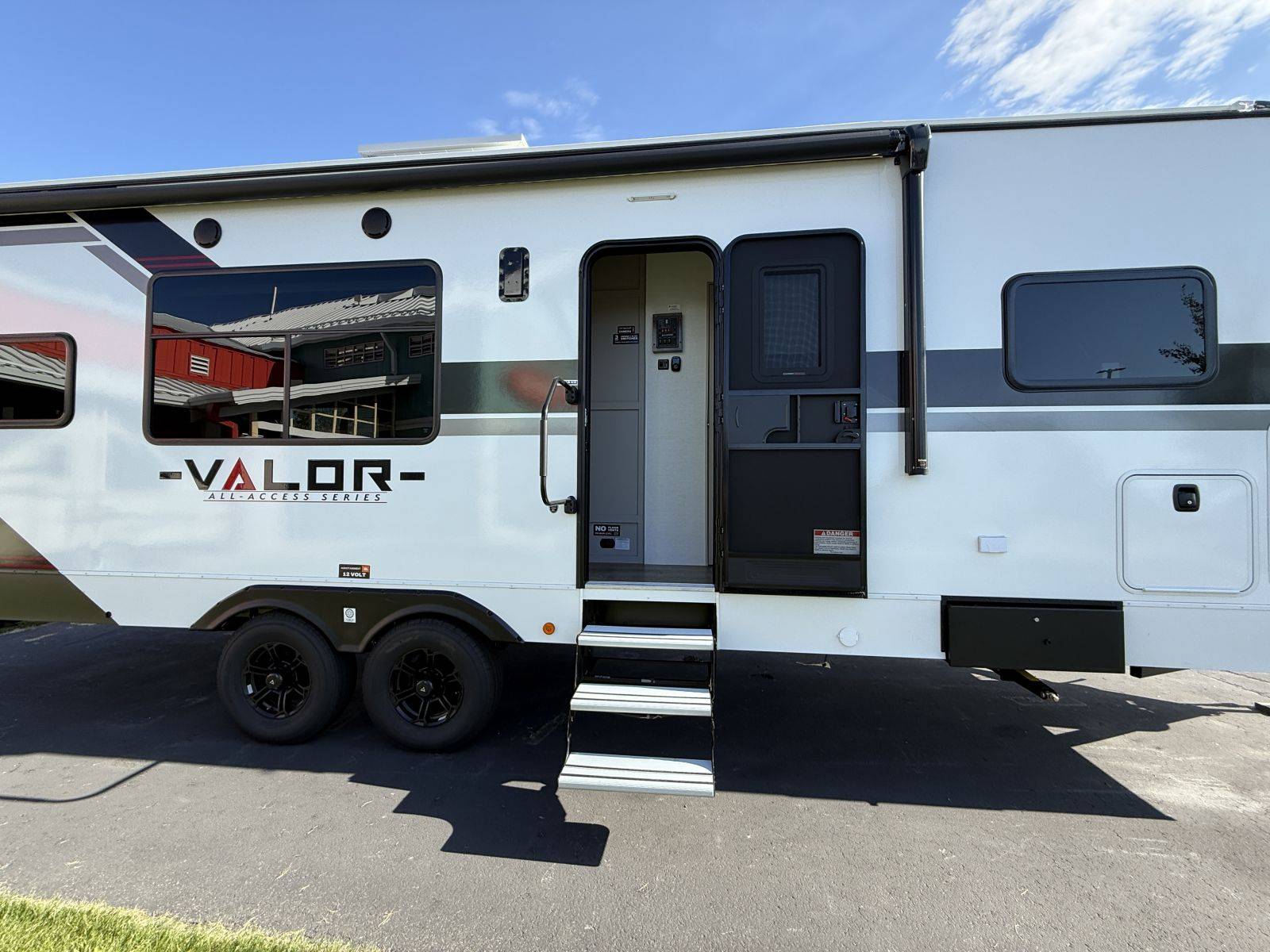 2026 Alliance RV 2026 Alliance RV Valor - thumbnail 9