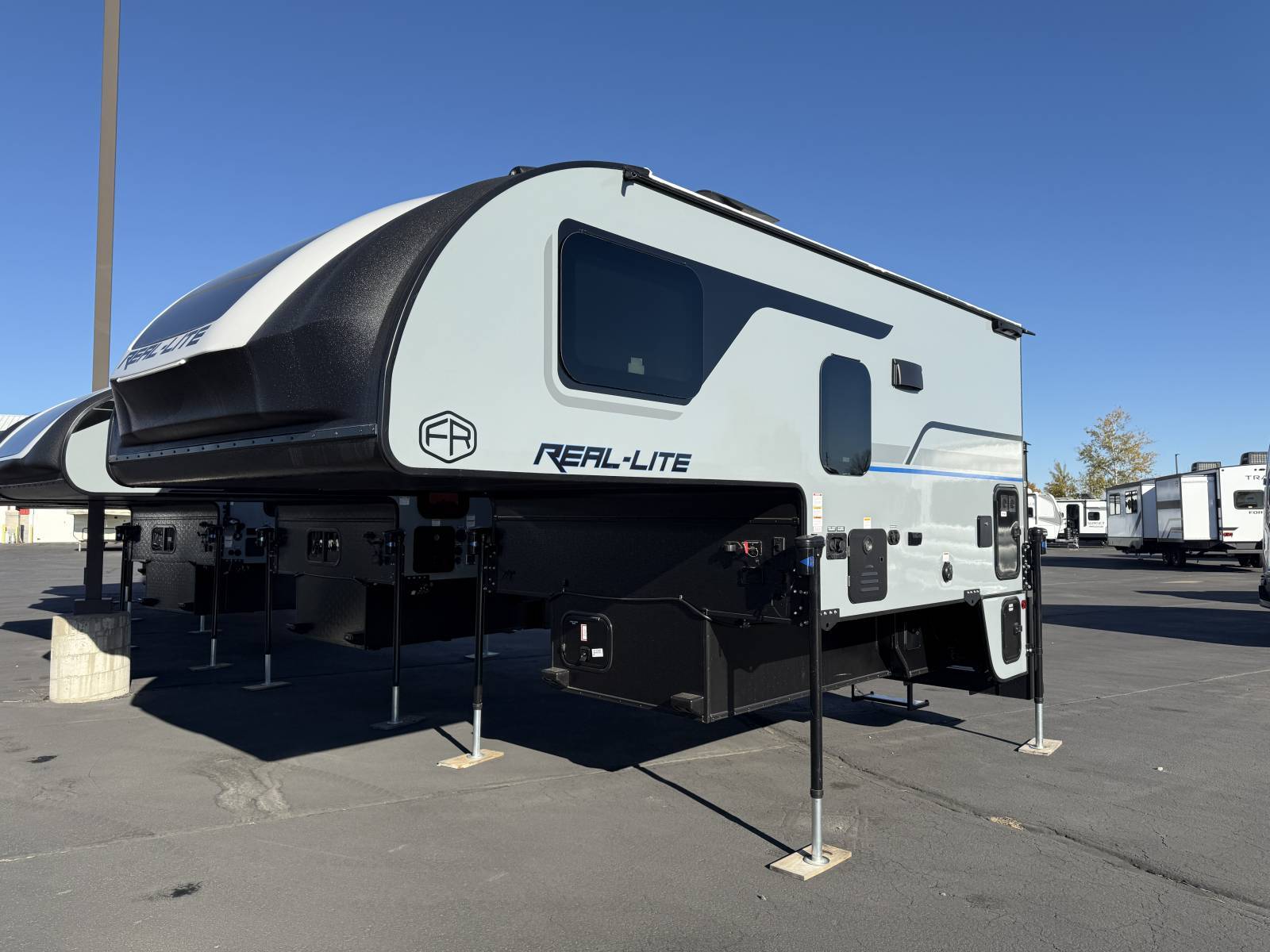 2026 Palomino 2026 Palomino Real Lite - thumbnail 1