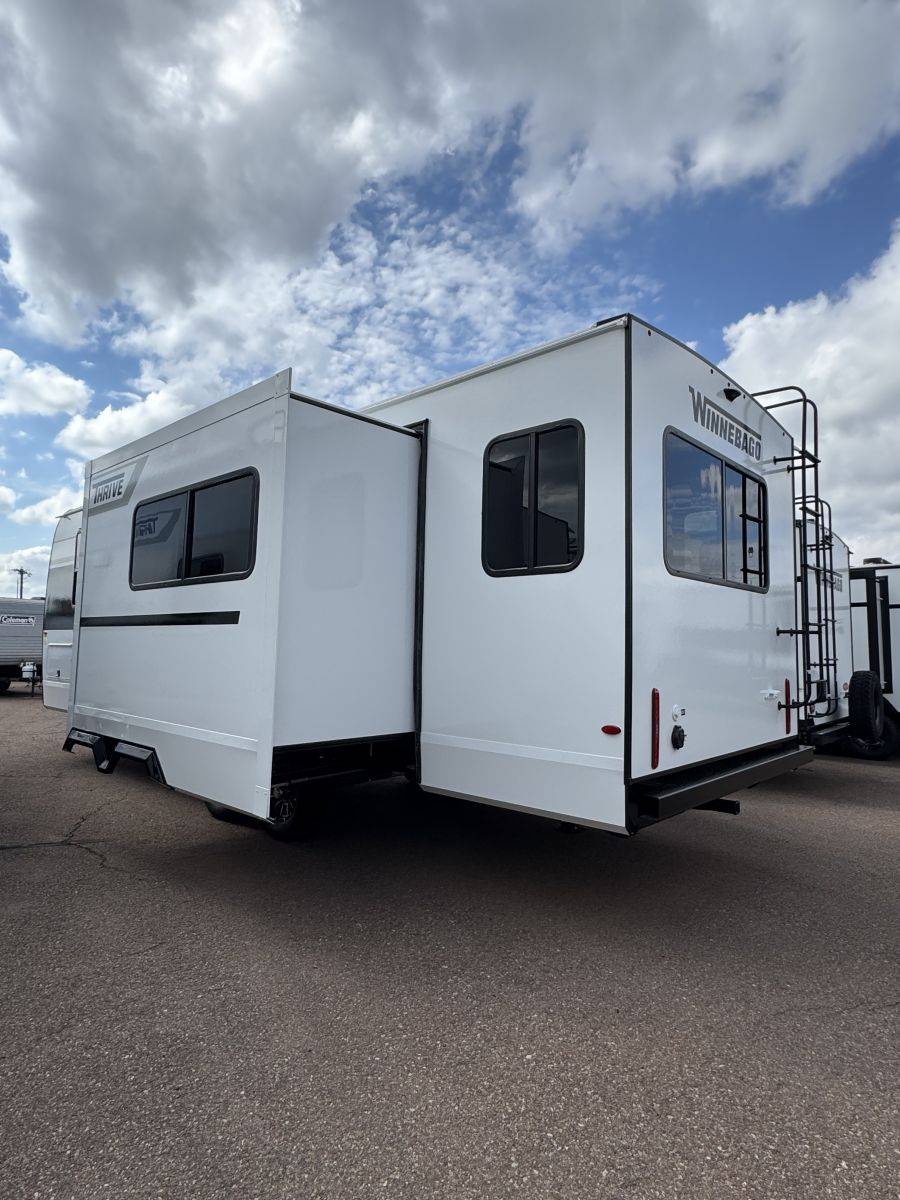 2026 Winnebago 2026 Winnebago Thrive - thumbnail 4