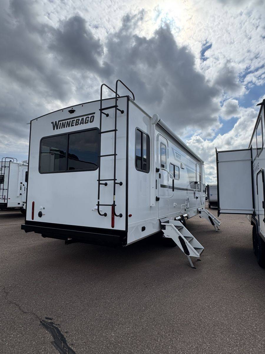 2026 Winnebago 2026 Winnebago Thrive - thumbnail 5