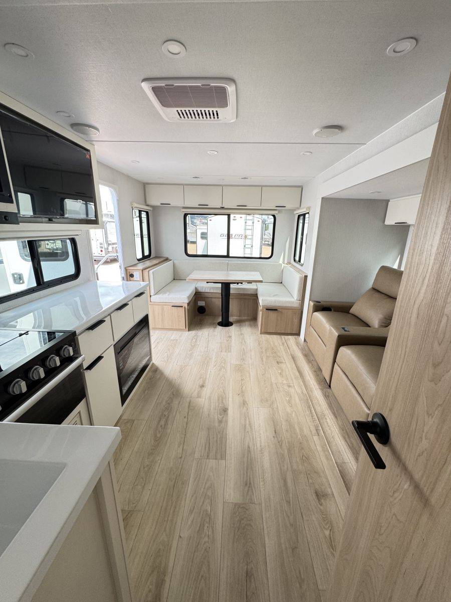 2026 Winnebago 2026 Winnebago Thrive - thumbnail 12