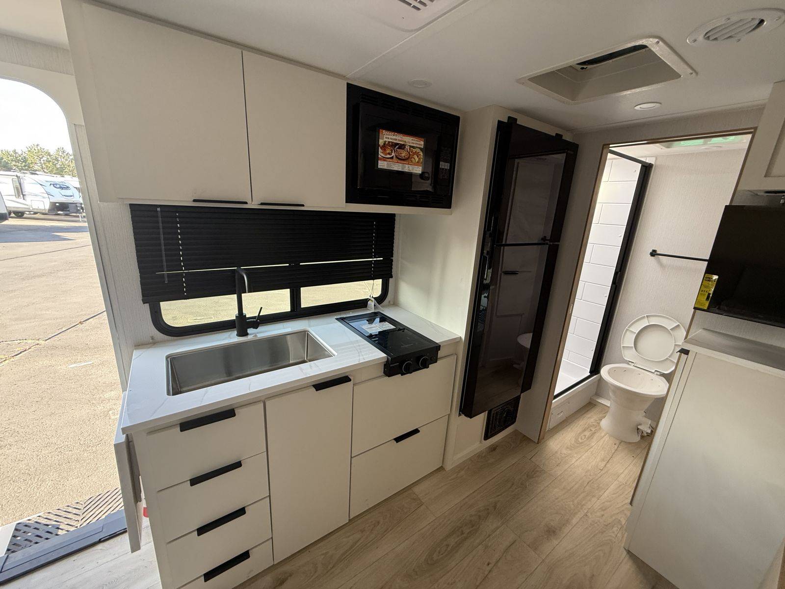 2026 Winnebago 2026 Winnebago Micro Minnie - thumbnail 13