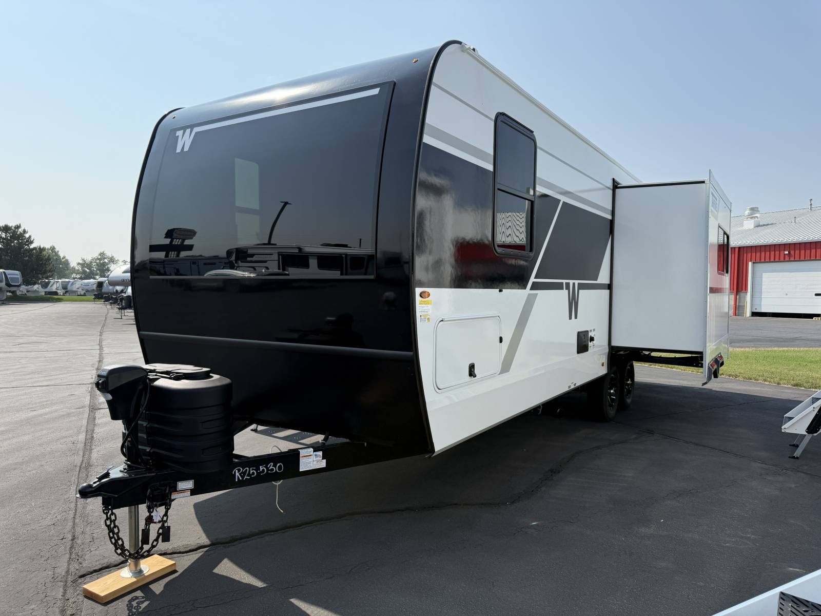 2026 Winnebago 2026 Winnebago Thrive - thumbnail 3