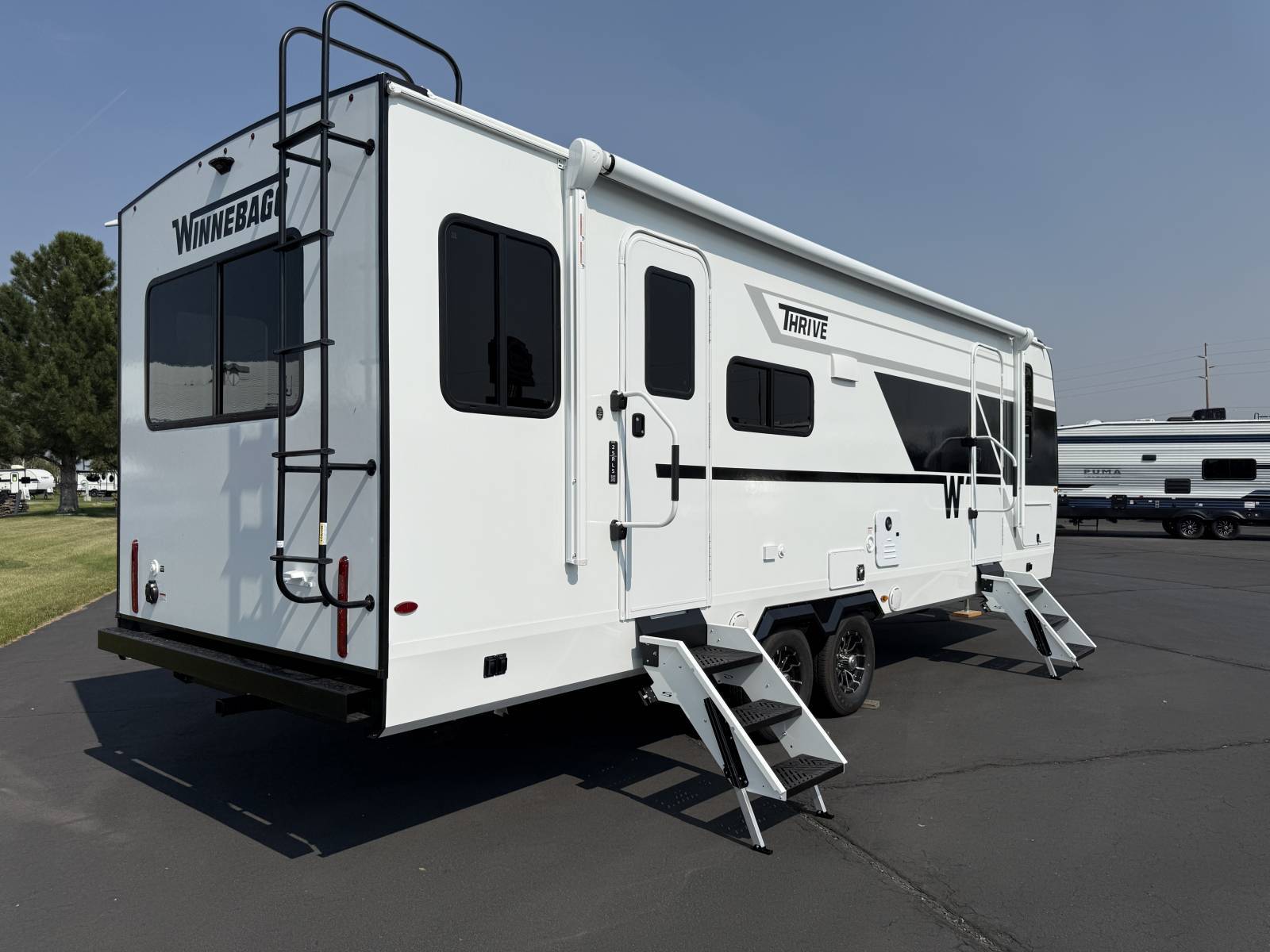 2026 Winnebago 2026 Winnebago Thrive - thumbnail 5