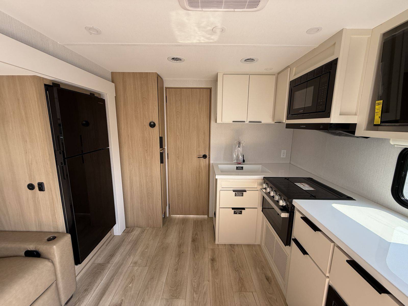 2026 Winnebago 2026 Winnebago Thrive - thumbnail 13