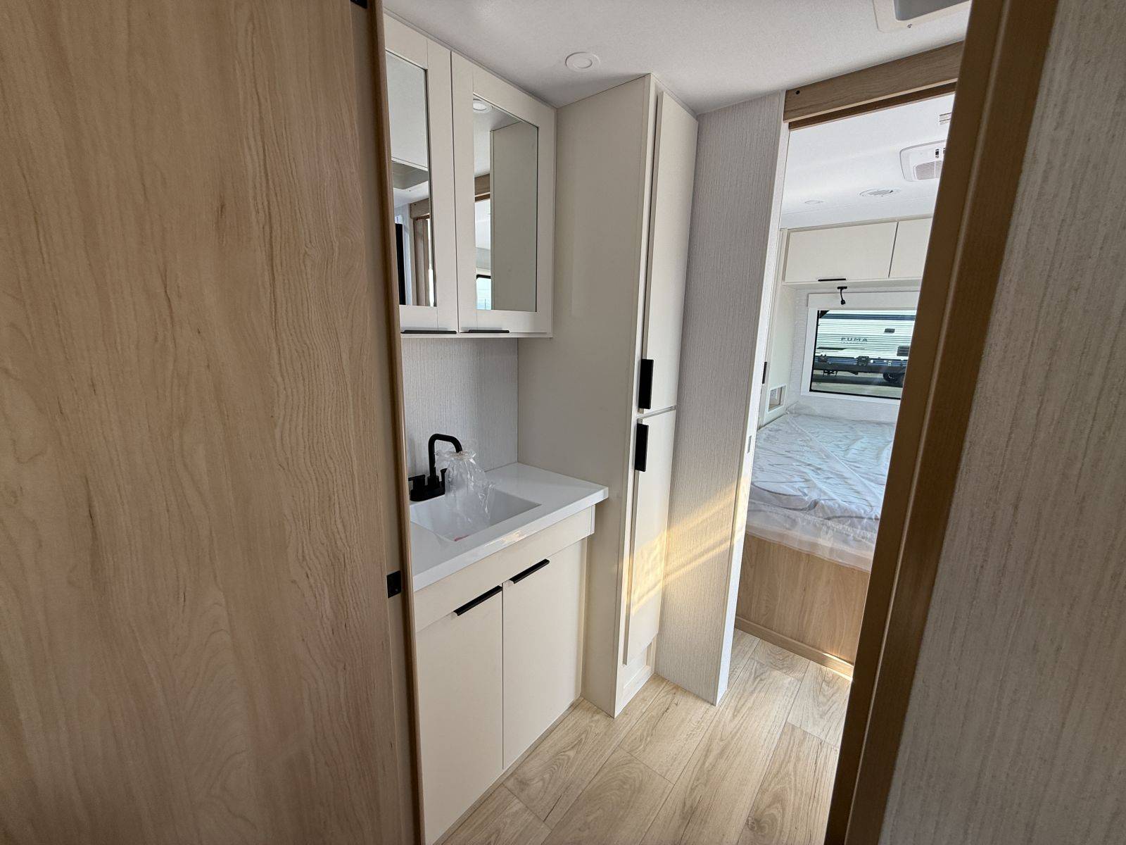 2026 Winnebago 2026 Winnebago Thrive - thumbnail 14