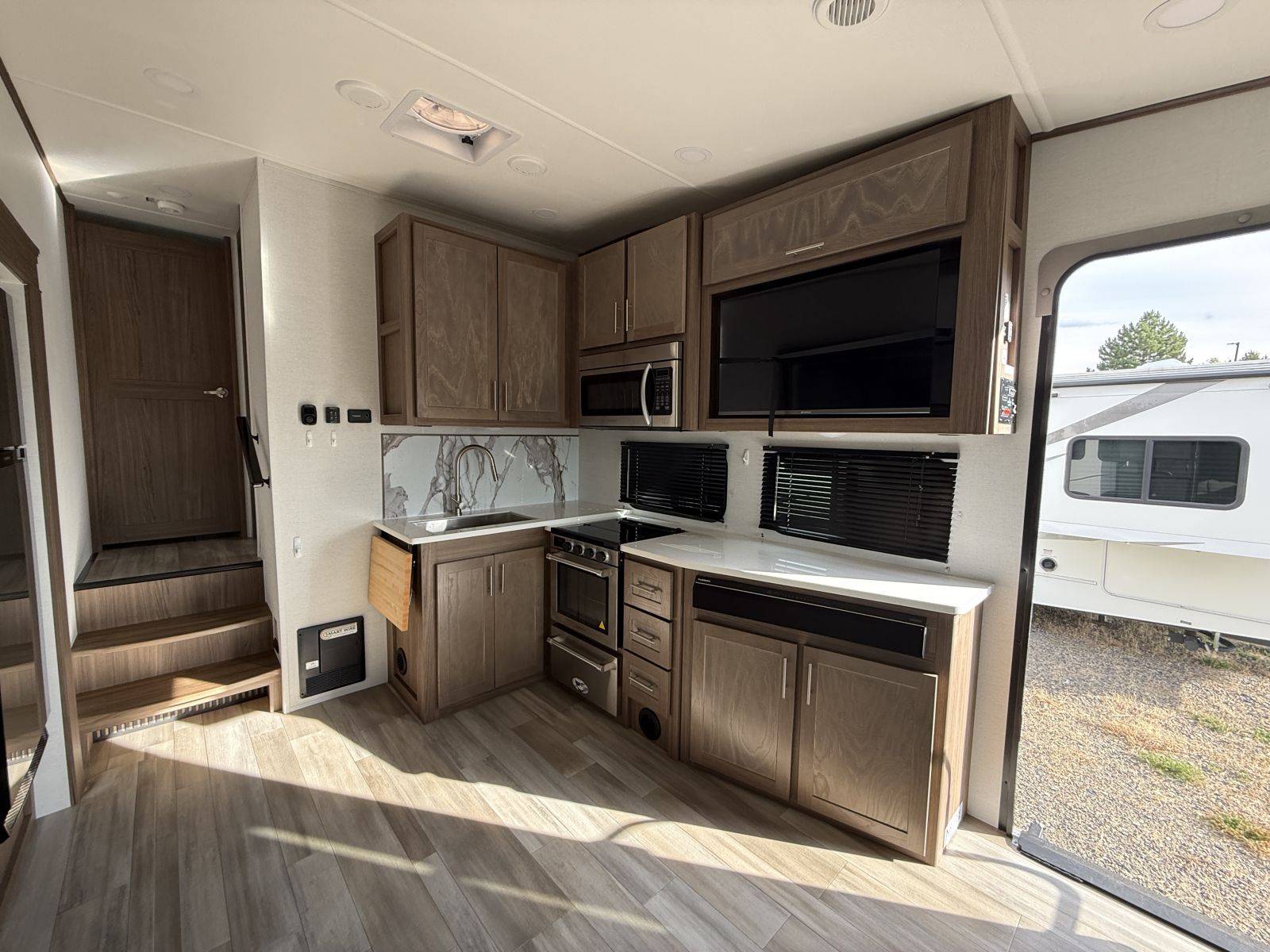 2024 Alliance RV 2024 Alliance RV Avenue - thumbnail 15