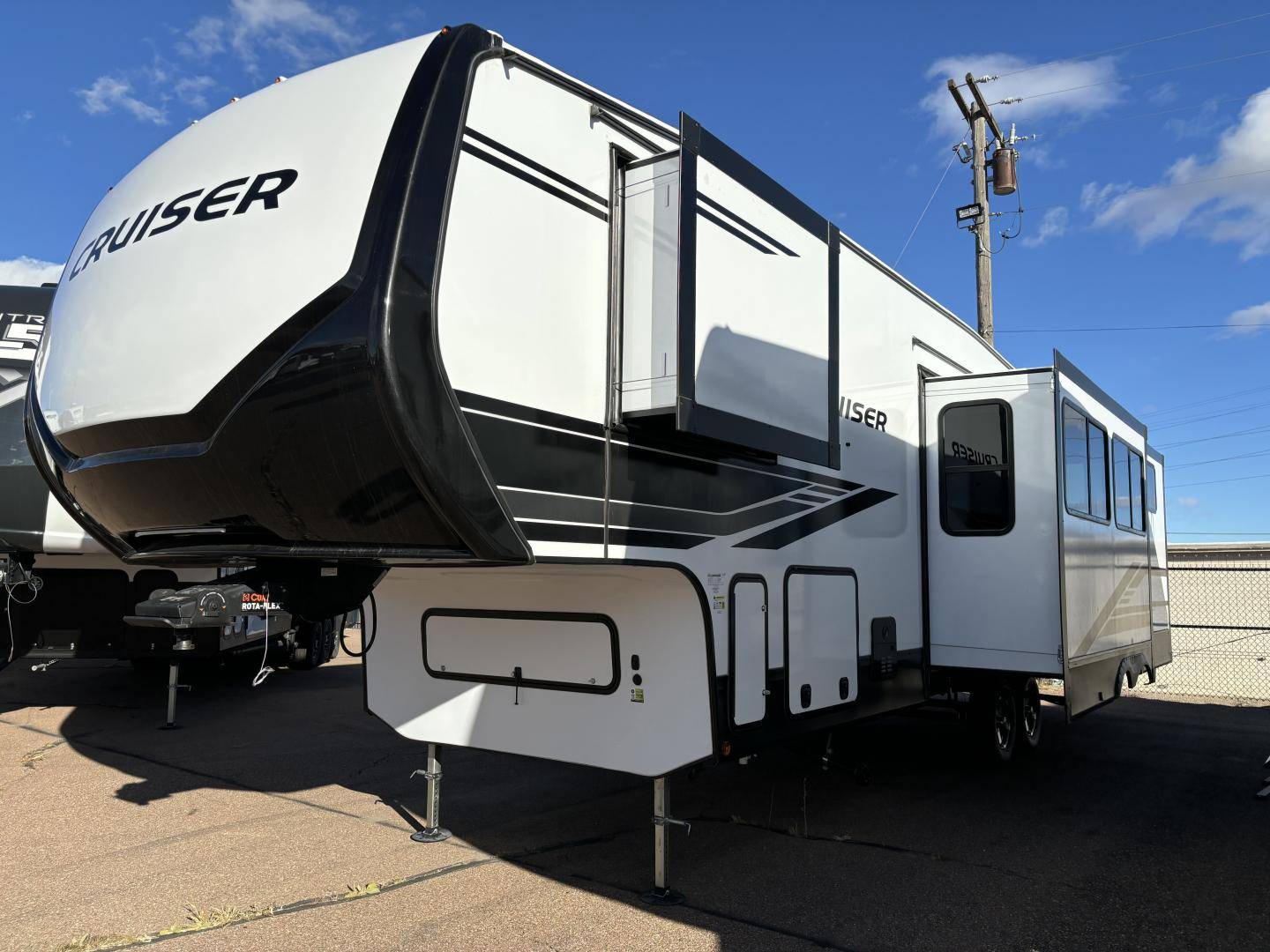 2025 Keystone RV 2025 Keystone RV Cruiser - thumbnail 2