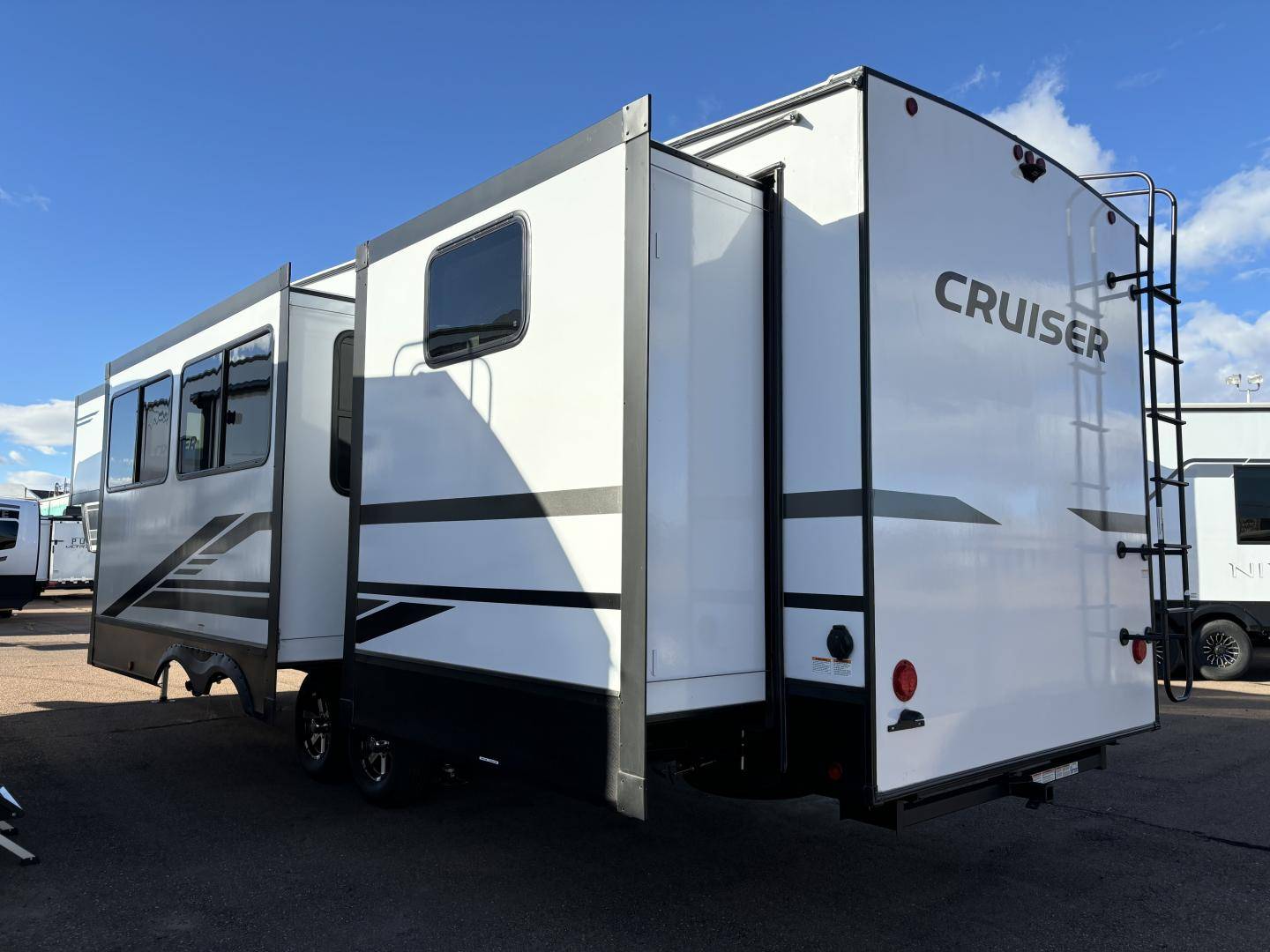 2025 Keystone RV 2025 Keystone RV Cruiser - thumbnail 3