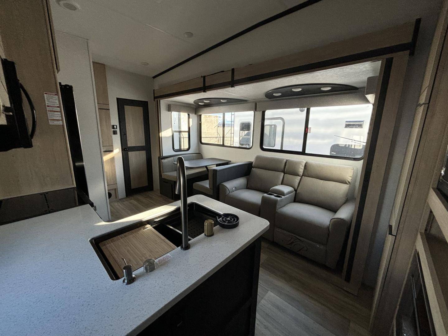 2025 Keystone RV 2025 Keystone RV Cruiser - thumbnail 13