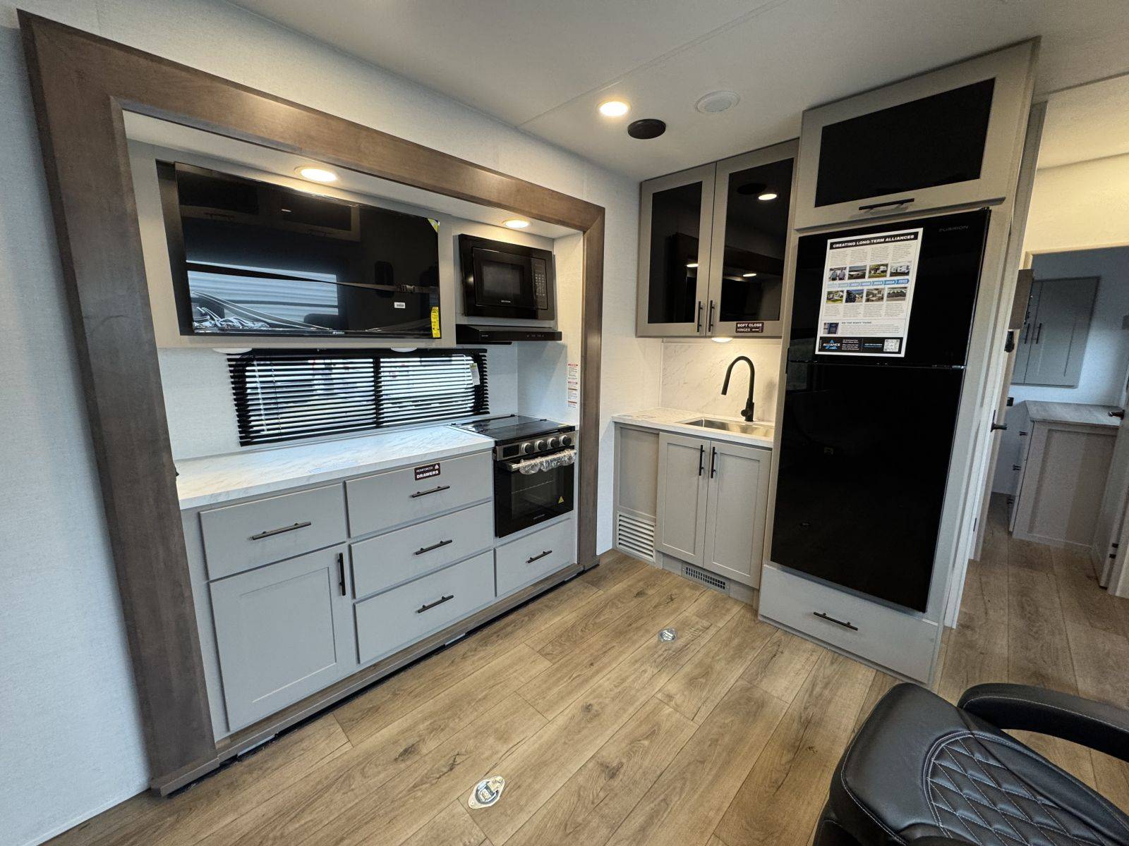 2026 Alliance RV 2026 Alliance RV Valor - thumbnail 8