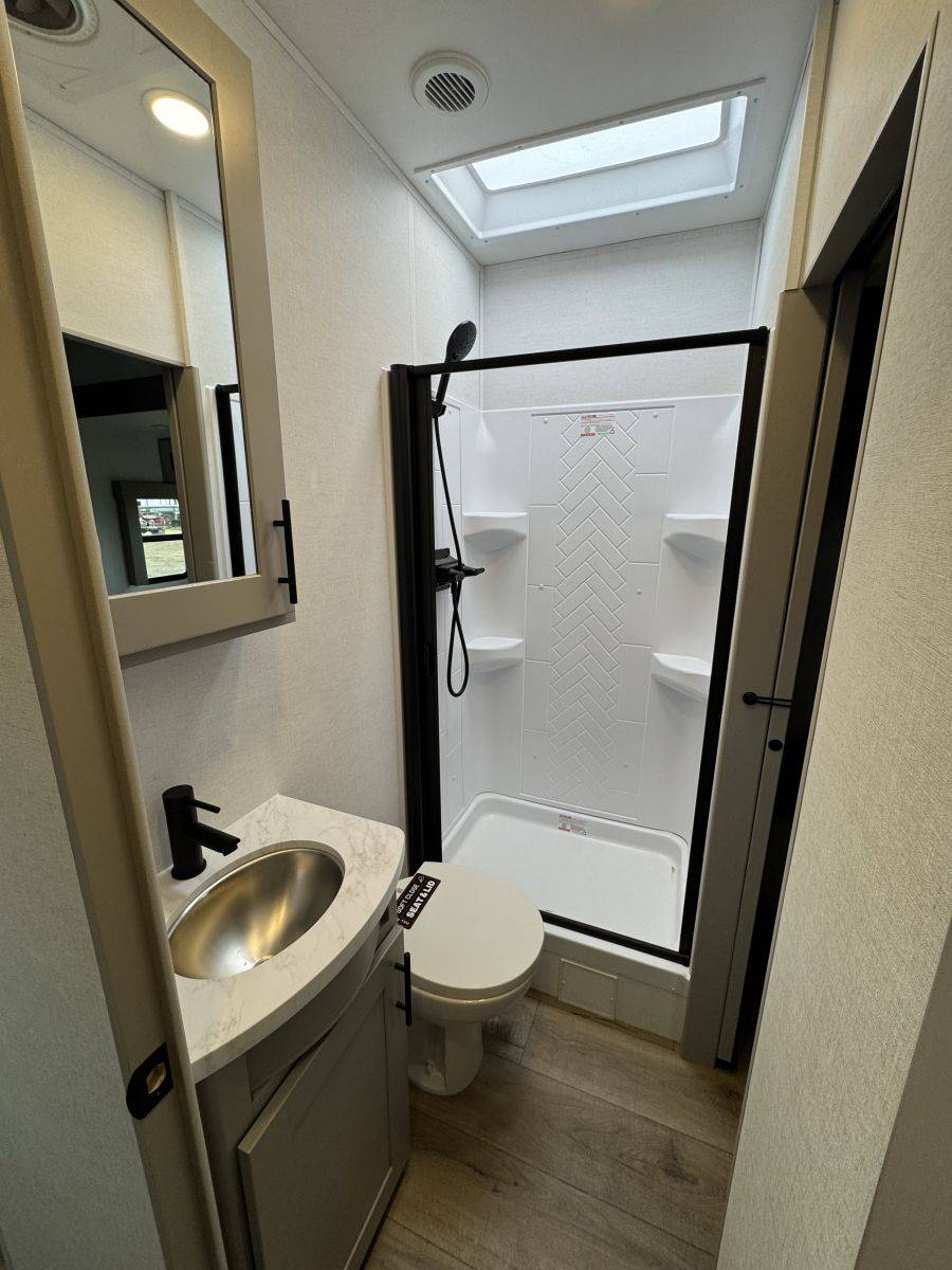 2026 Alliance RV 2026 Alliance RV Valor - thumbnail 9