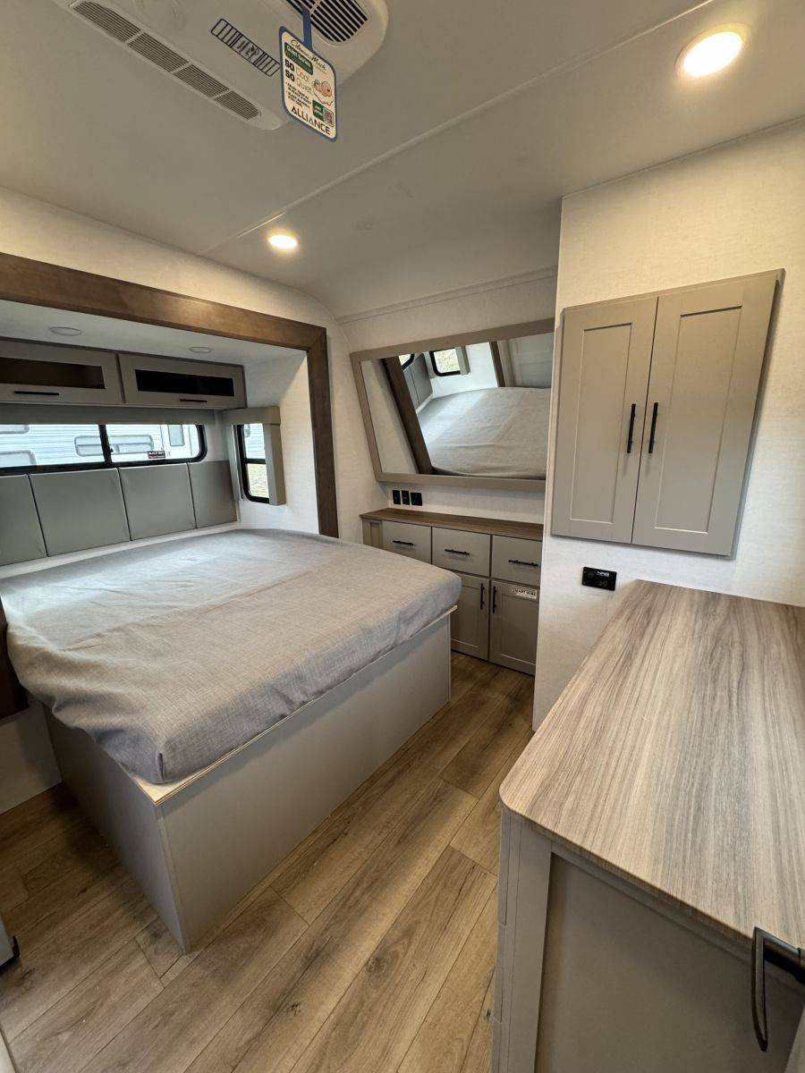 2026 Alliance RV 2026 Alliance RV Valor - thumbnail 10