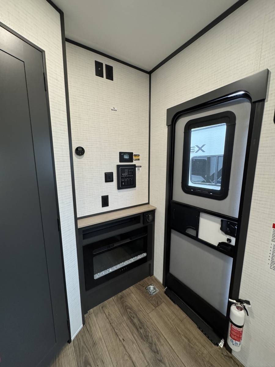 2026 Forest River RV 2026 Forest River RV Xlr Boost Toy Hauler - thumbnail 9