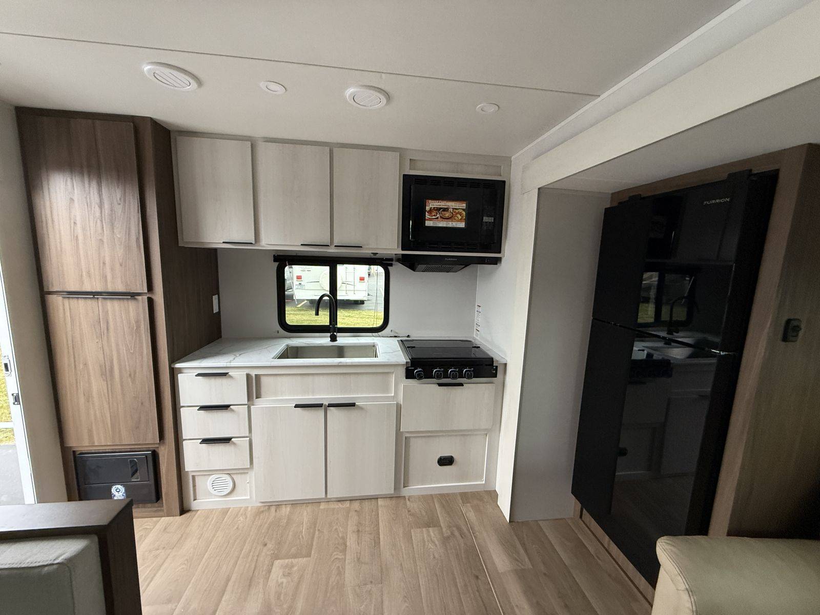 2026 Winnebago 2026 Winnebago Access - thumbnail 11