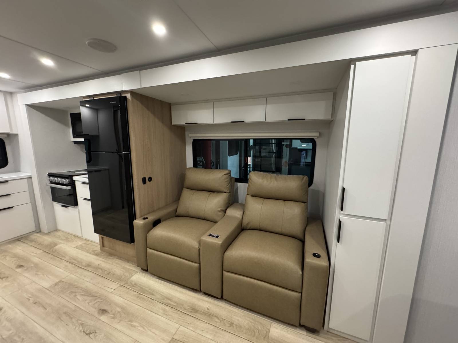 2026 Winnebago 2026 Winnebago Thrive - thumbnail 8