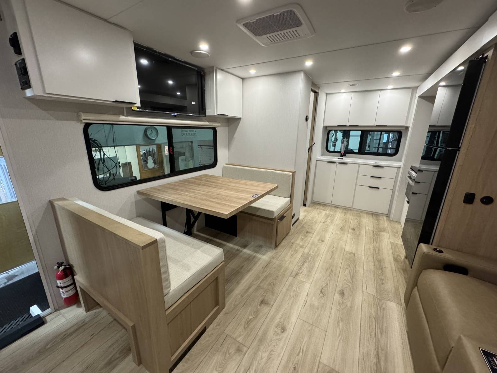 2026 Winnebago 2026 Winnebago Thrive - thumbnail 9