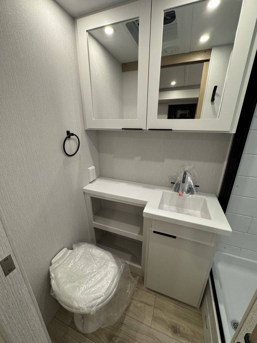 2026 Winnebago 2026 Winnebago Thrive - thumbnail 12