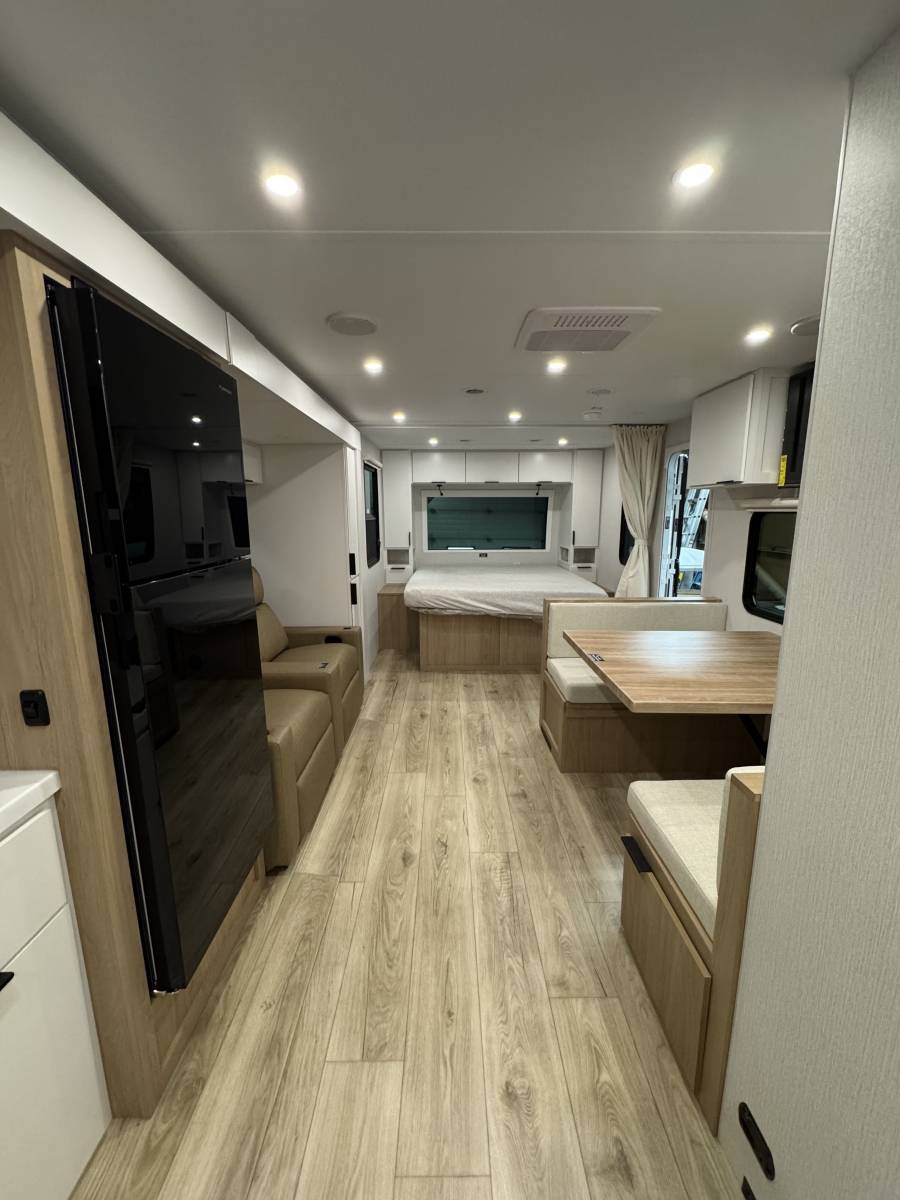 2026 Winnebago 2026 Winnebago Thrive - thumbnail 14