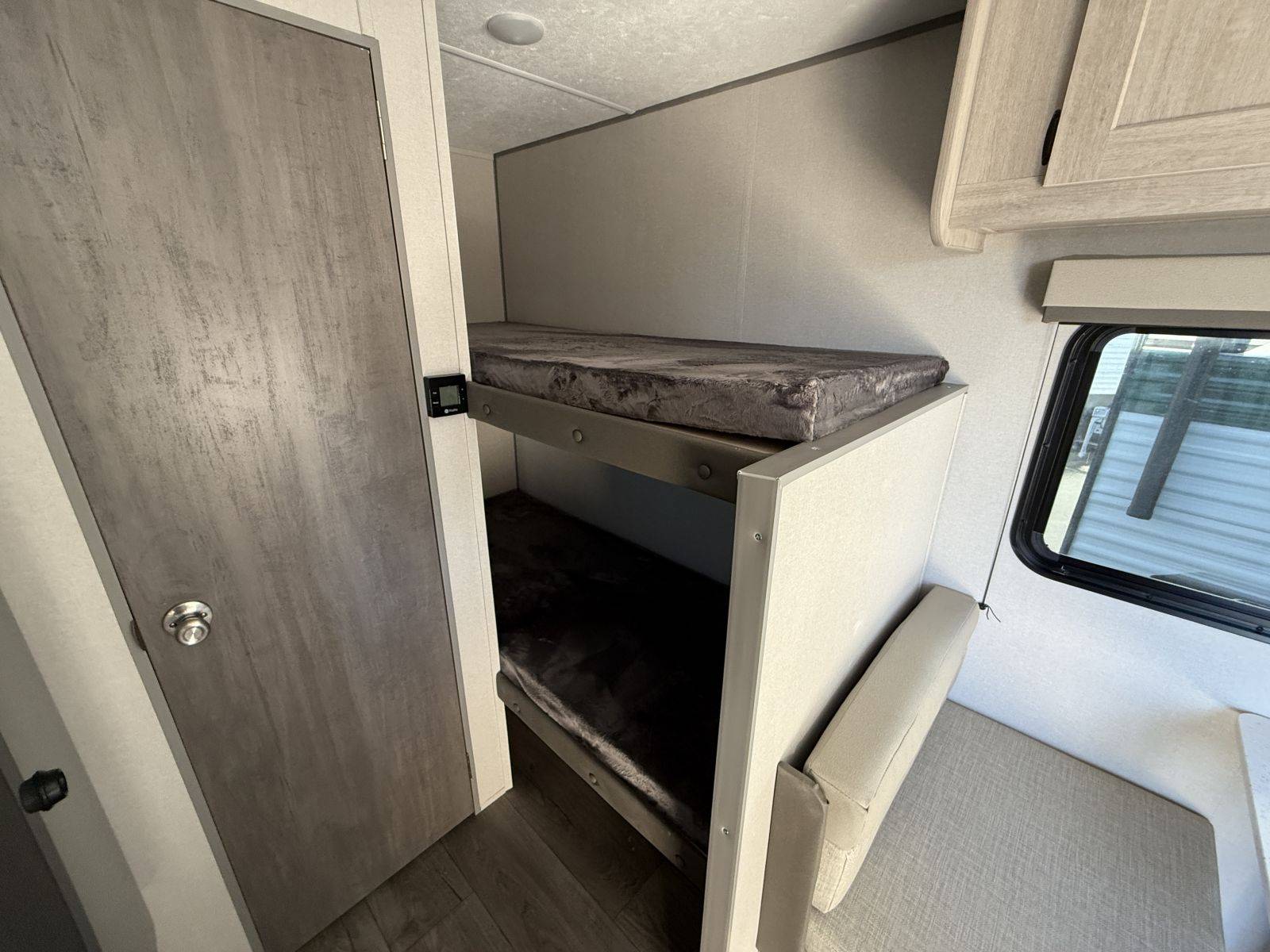 2026 Coachmen 2026 Coachmen Catalina Summit Series 7 - thumbnail 9