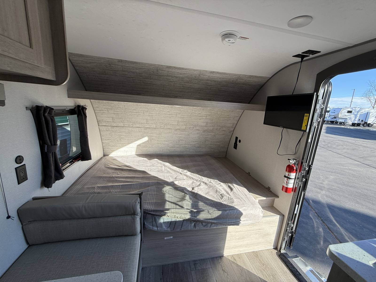 2026 Coachmen 2026 Coachmen Catalina Summit Series 7 - thumbnail 13