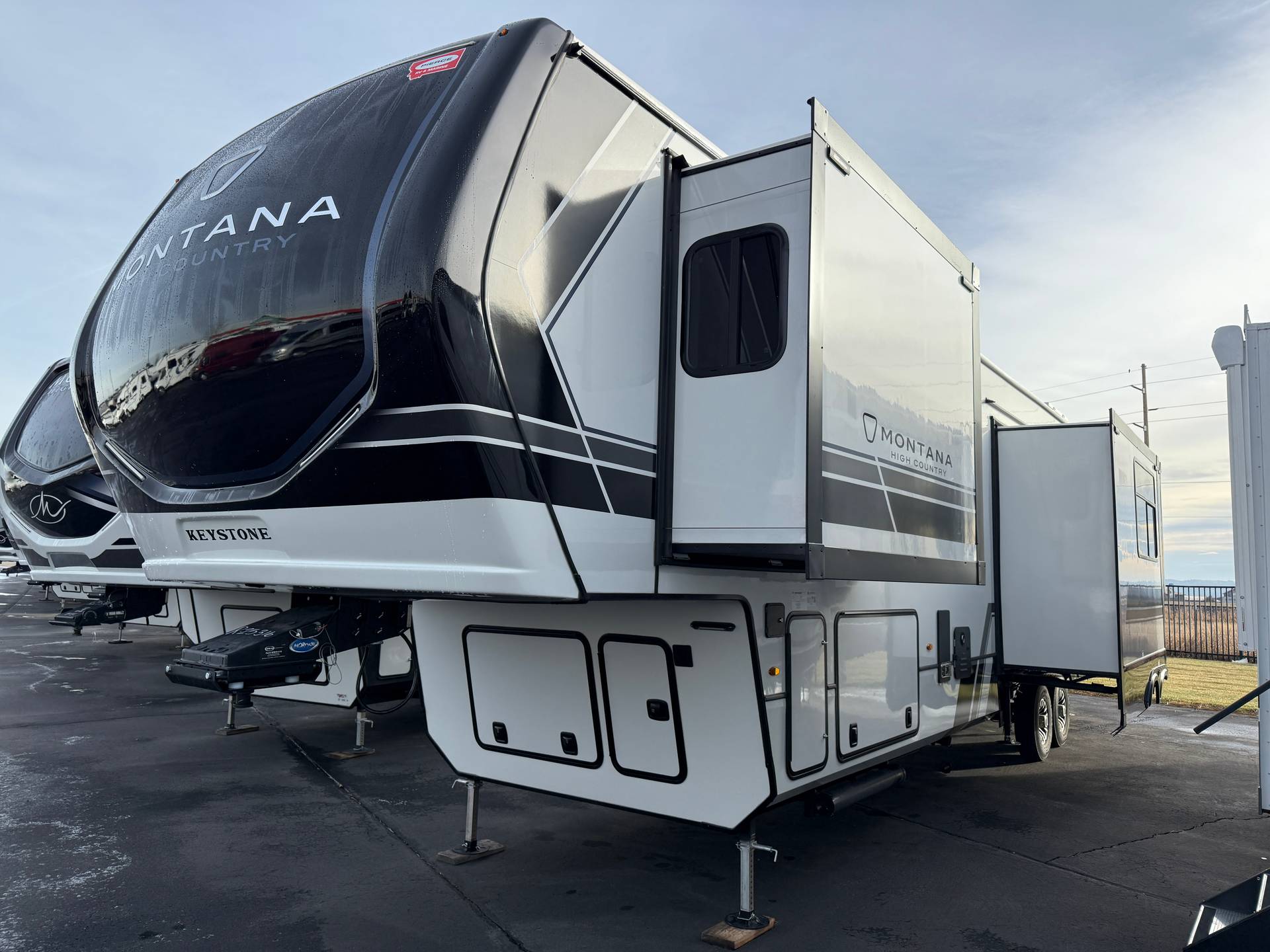 2026 Keystone RV 2026 Keystone RV Montana High Country - thumbnail 3