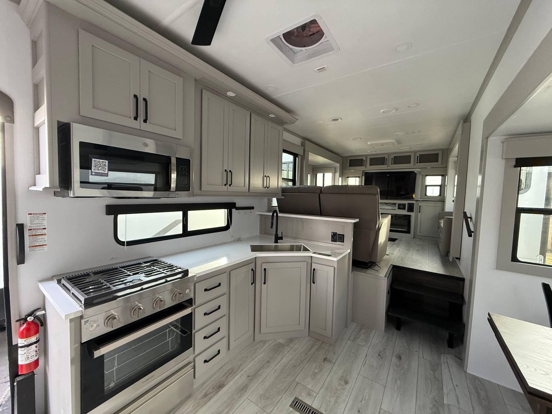 2026 Keystone RV 2026 Keystone RV Montana High Country - thumbnail 19